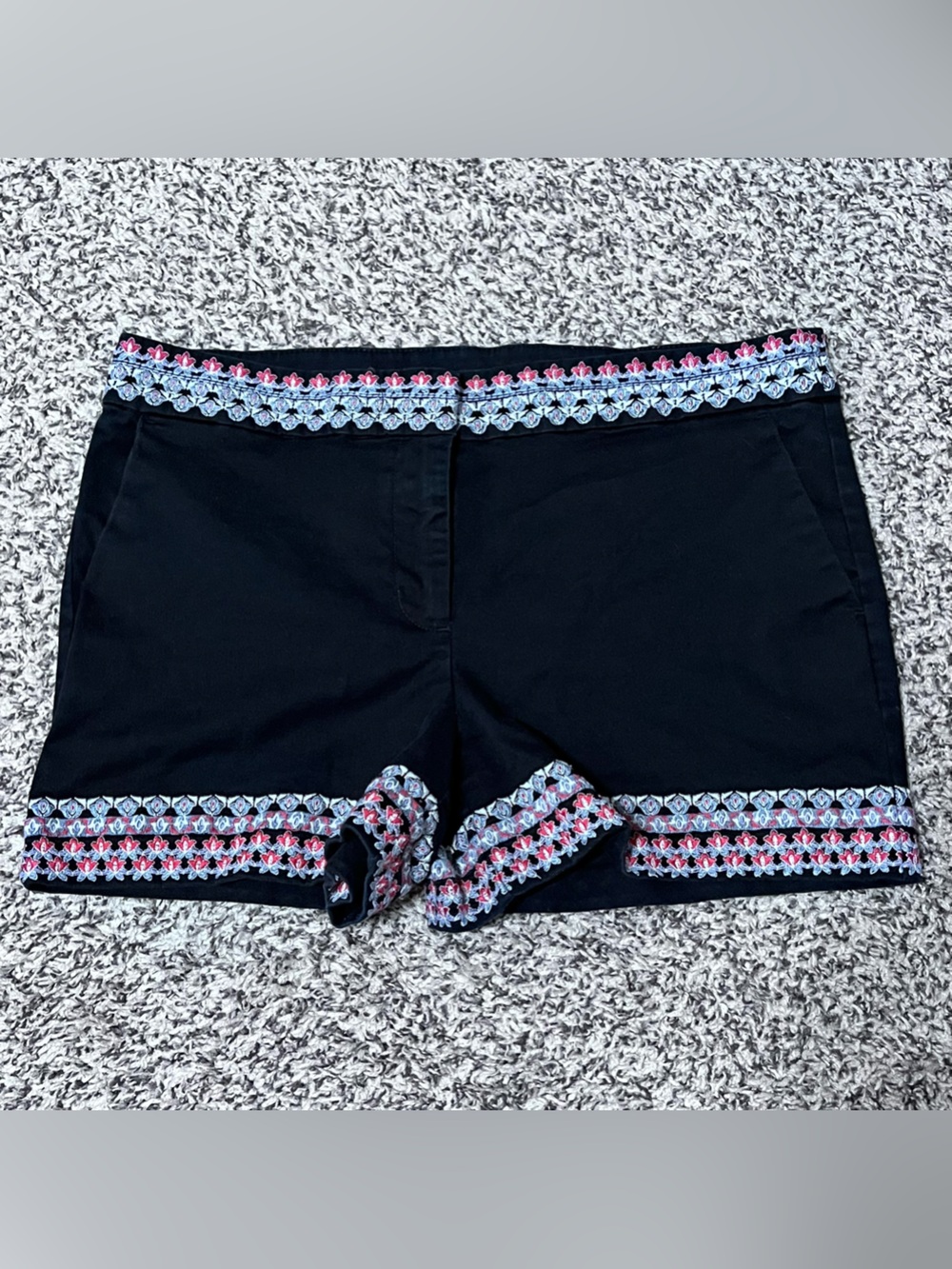 LOFT Shorts Black Embroidered Floral Size 10 Excellent Condition